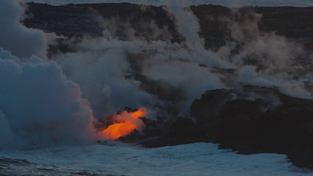 熔岩流入海洋-基拉韦厄火山，夏威夷