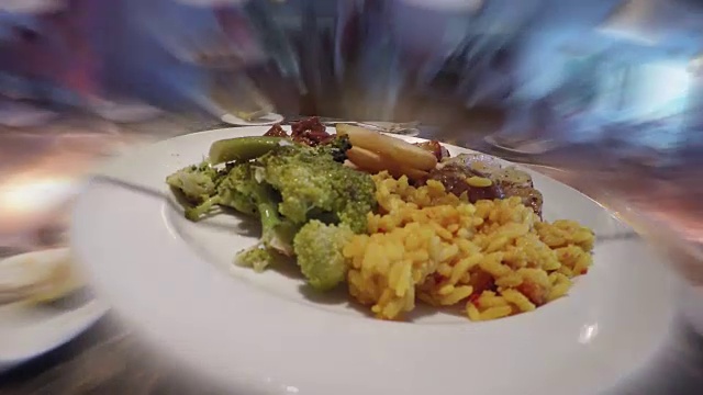 餐馆里的食物时间流逝