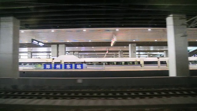 詳情圖-高速列車從鄭州火車站出發(fā)