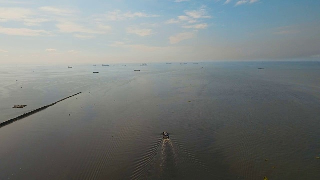 航拍海上拖船。菲律宾,马尼拉