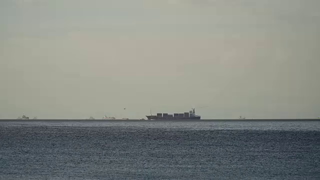 货船在海上航行。菲律宾,马尼拉