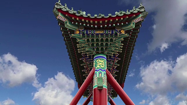 詳情圖-傳統(tǒng)的中國古色古香的大門在北海公園——是一個皇家花園，在北京紫禁城的西北部，中國