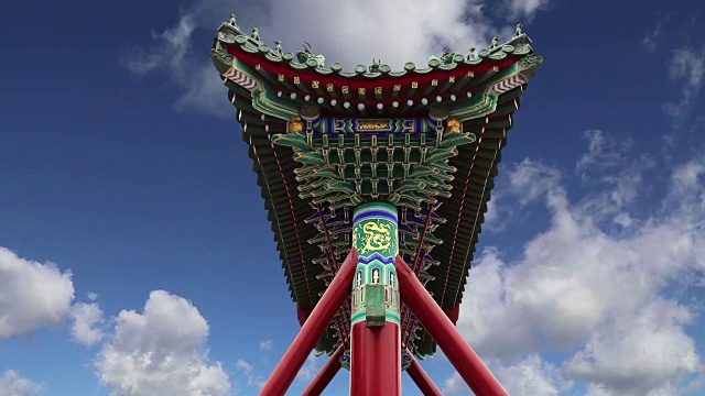 詳情圖-傳統(tǒng)的中國古色古香的大門在北海公園——是一個皇家花園，在北京紫禁城的西北部，中國