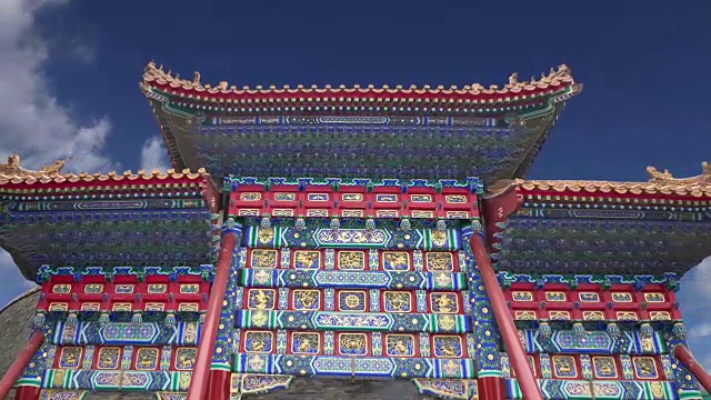 详情图-传统的中国古色古香的大门在北海公园——是一个皇家花园，在北京紫禁城的西北部，中国