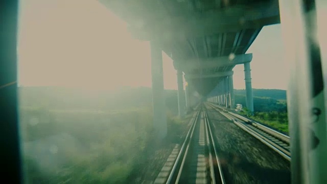 詳情圖-從高速火車上看過橋