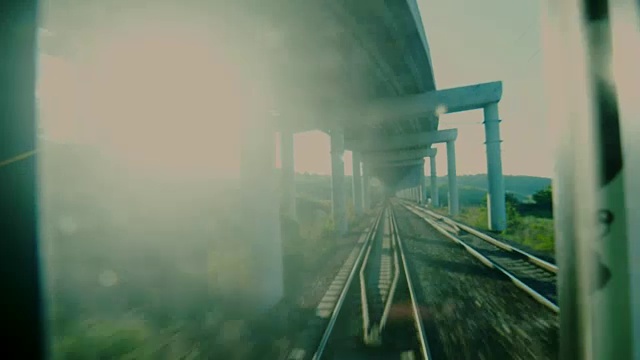 詳情圖-從高速火車上看過橋