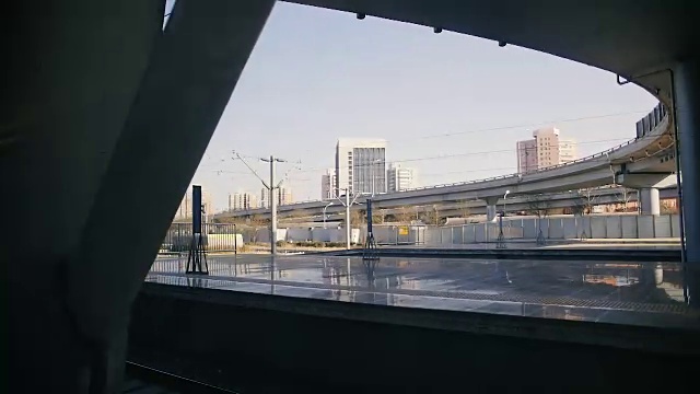 詳情圖-中國(guó)高鐵離站了。從內(nèi)部看
