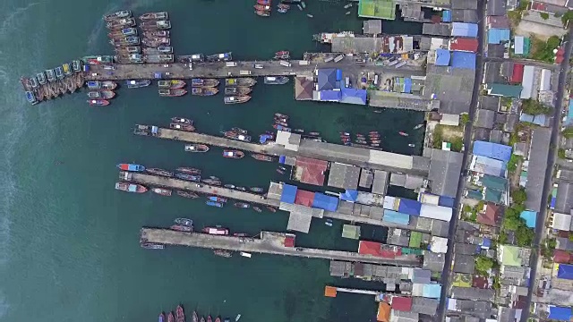 渔村沿岸的吉迪港