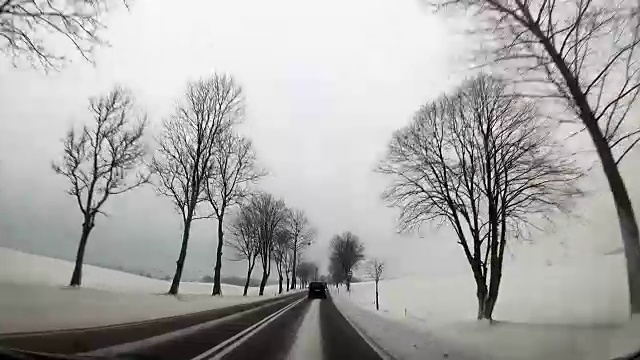 Dash Cam Road Winter snow Conditions Driving POV，波兰欧洲