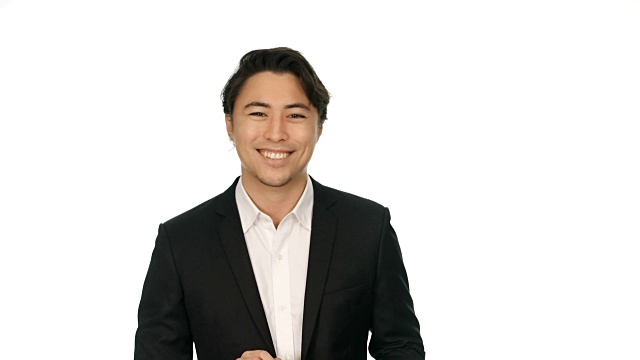 微笑的商人拿着平板电脑