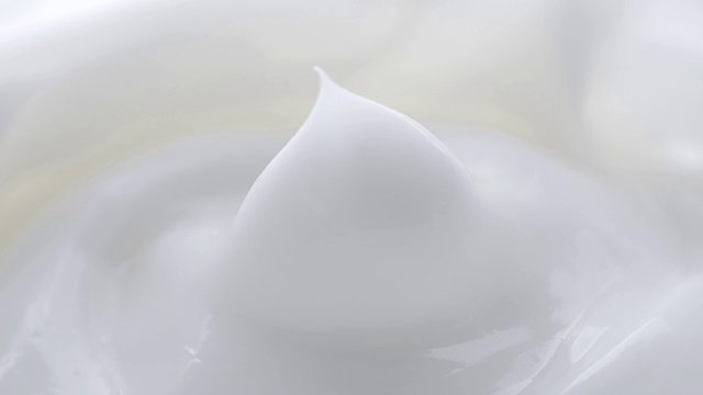 白色柔和的化妆霜。
