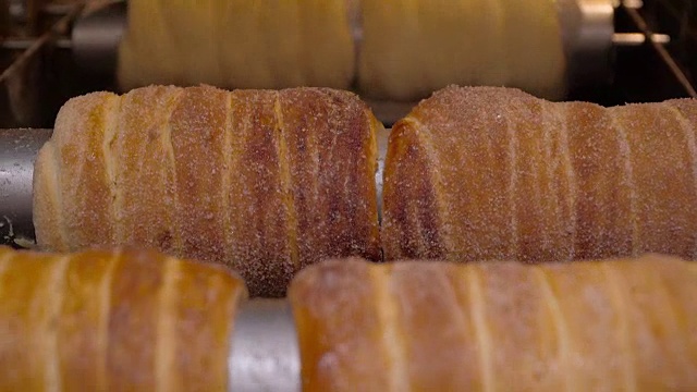 布拉格烟囱蛋糕店的面包房叫trdelnik