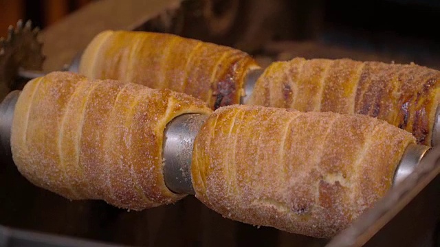 布拉格烟囱蛋糕店的面包房叫trdelnik