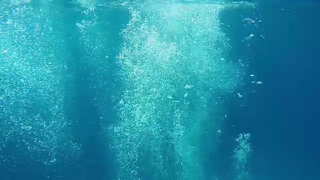 详情图-红海水下的气泡。