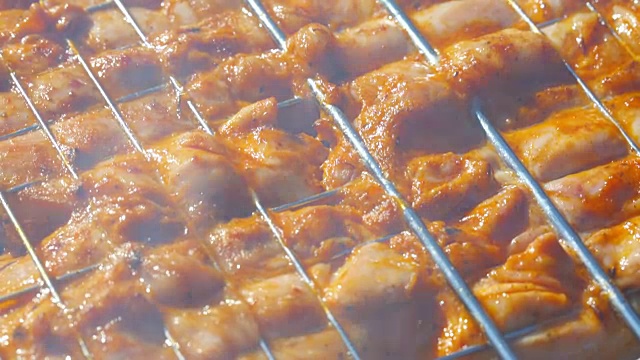 詳情圖-烤架上的雞肉