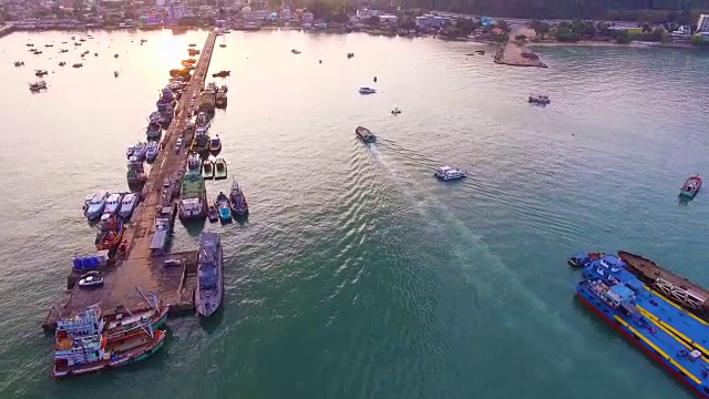 渔村沿岸的吉迪港