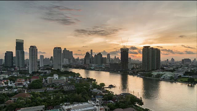 詳情圖-4K時(shí)間流逝曼谷城市景觀河岸與湄南河在日出時(shí)間與白天到晚上的概念