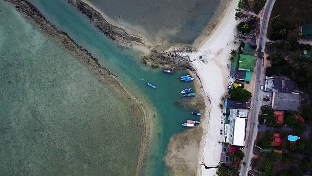 飞越泰国的热带海滩岛