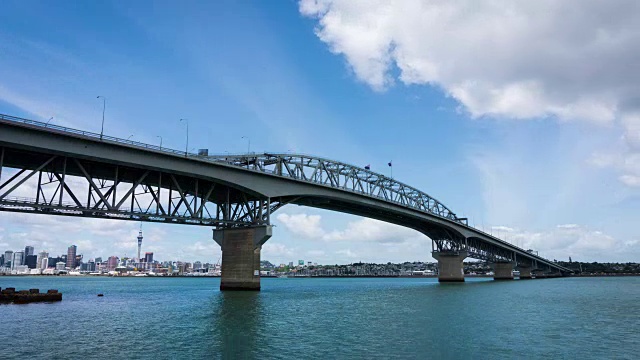 时间流逝奥克兰海港大桥反映威斯特海温码头在奥克兰