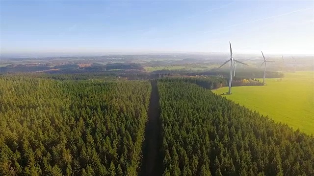 风车/风力发电技术-风力发电园区的无人机视图