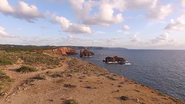 海洋和葡萄牙悬崖的全景，靠近卡拉帕特拉，罗塔维琴蒂纳。