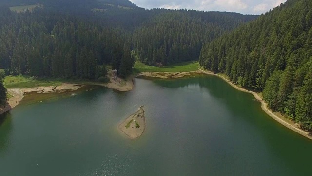 美丽的喀尔巴阡山湖，风景秀丽的西涅维尔