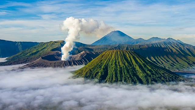 布罗莫火山在布罗莫山塞默鲁国家公园的时间跨山。