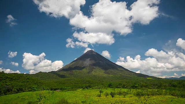 阿雷纳尔火山的时间流逝