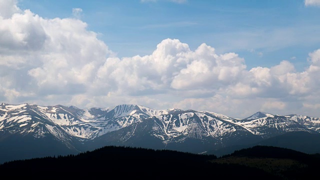 山景和云雾时光流逝