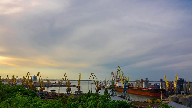 海上贸易港口活动。