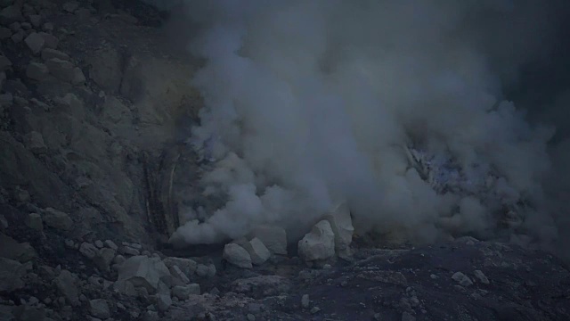 爪哇岛的伊珍火山火山口