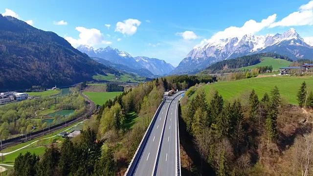 奥地利山路鸟瞰图