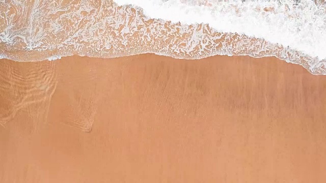 详情图-海浪超过沙滩空中背景