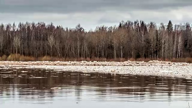 春洪浮冰