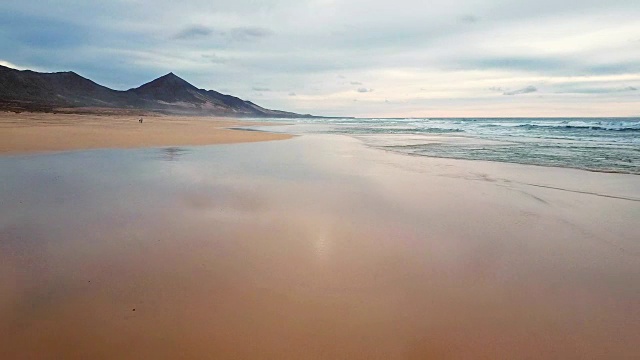 沙漠海滩Playa de Barlovento的鸟瞰图，Jandia半岛上的富埃特文图拉，加那利群岛，西班牙