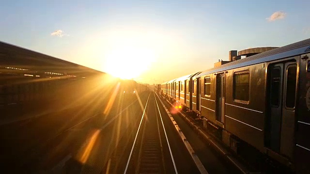 詳情圖-皇后區(qū)日出時的火車(5)