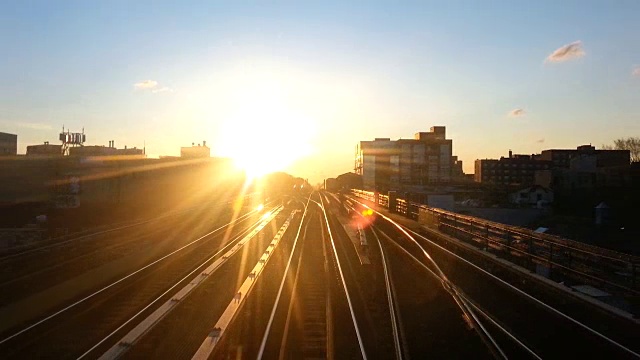 詳情圖-皇后區(qū)日出時的火車(5)