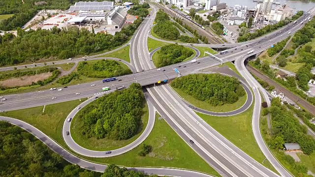 大型公路交叉口鸟瞰图