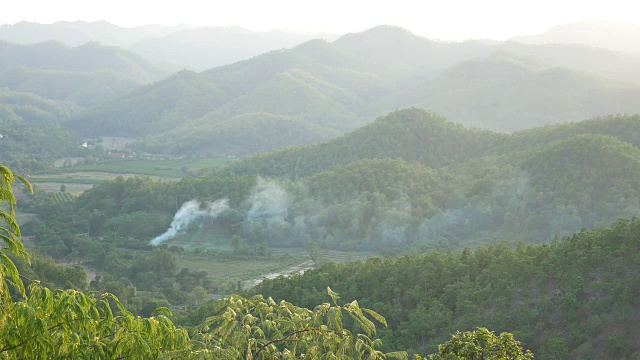 雾在山