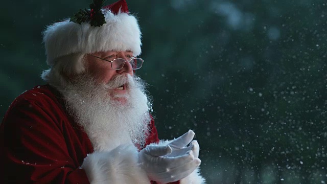 詳情圖-圣誕老人用慢動作從手上吹雪