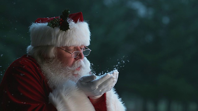 詳情圖-圣誕老人用慢動作從手上吹雪