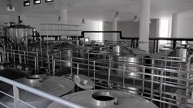 详情图-现代酒窖与不锈钢罐