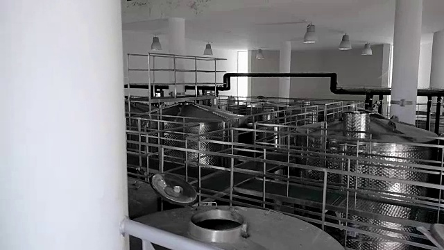详情图-现代酒窖与不锈钢罐