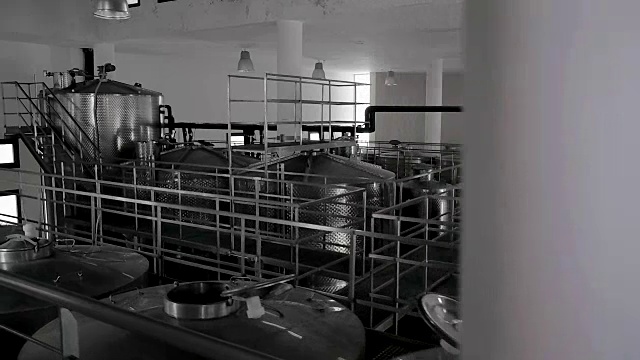 详情图-现代酒窖与不锈钢罐