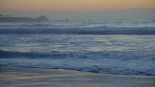 太平洋海岸附近的大浪