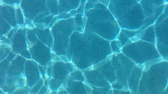 详情图-20秒的游泳池水面从上面起涟漪。