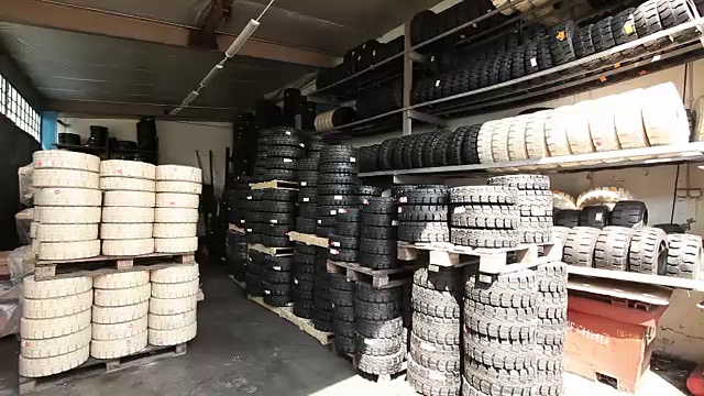 叉车车轮和轮胎，仓库，工业内部，叉车车轮和轮胎