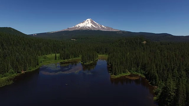 详情图-美国俄勒冈州的延龄湖和胡德山的航拍照片