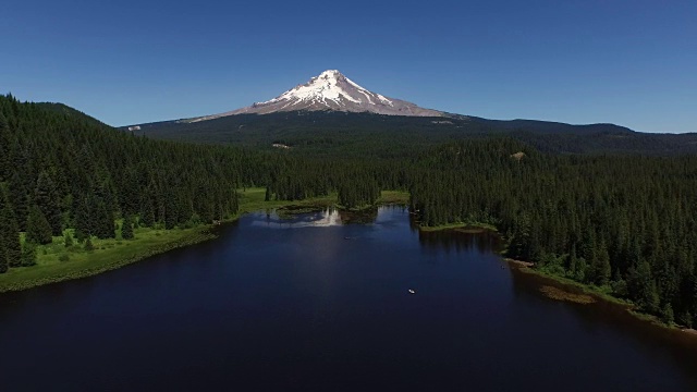 详情图-美国俄勒冈州的延龄湖和胡德山的航拍照片