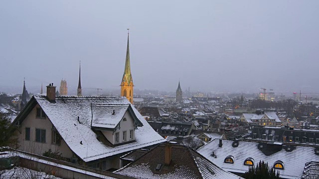 瑞士著名的黄昏冬季苏黎世观点雪景城市全景4k